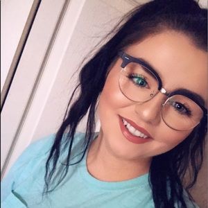 Meet your Posher, Sasarah